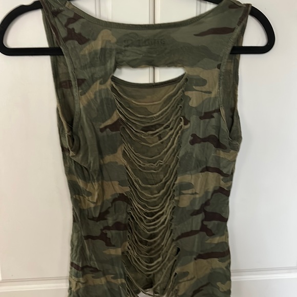 🔥Women’s Medium Tank Top Bundle🔥 - Picture 11 of 12